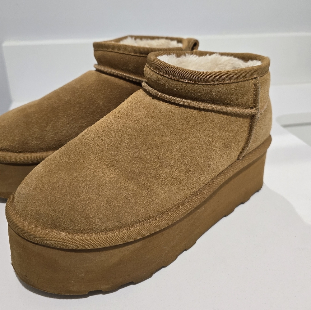 CUSHIONAIRE Women's Tan Suede Platform Winter Boots